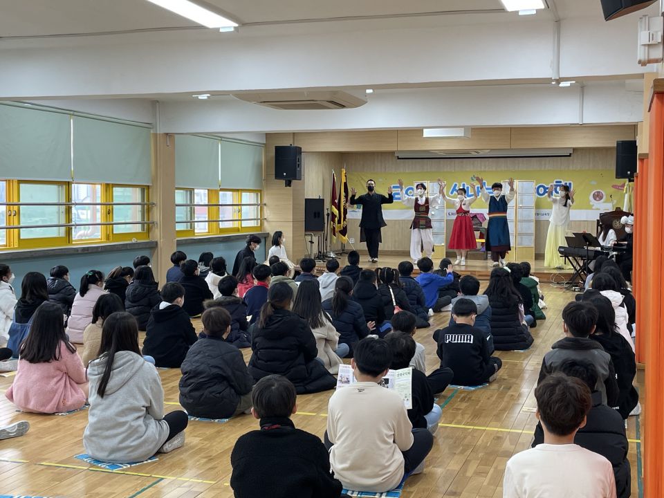 20211118(목) 송천초등학교_환술극단 담 (1).jpg