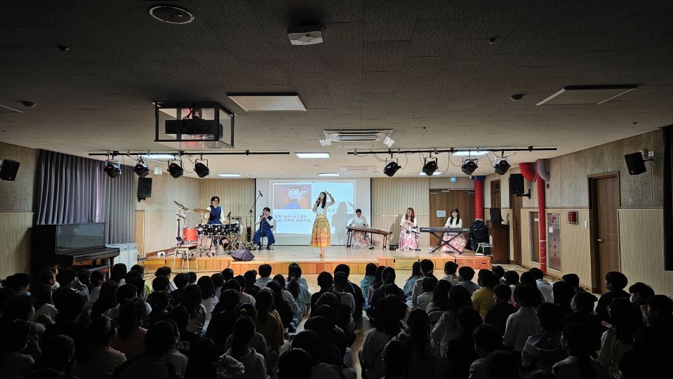 10.17 동답초 정면.jpg