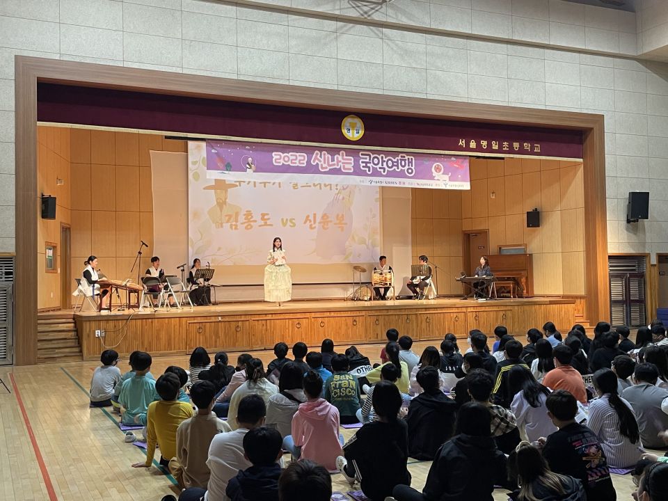 10.06(목) 명일초 공연사진_완전6도 (2).jpg