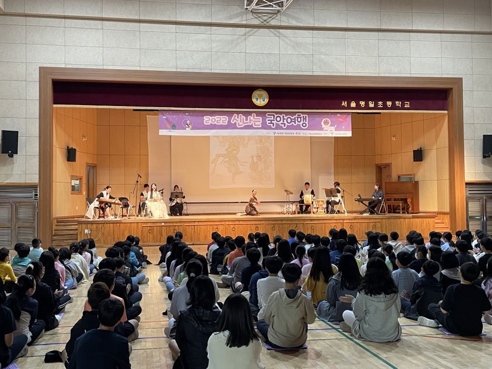 10.06(목) 명일초 공연사진_완전6도 (1).jpg