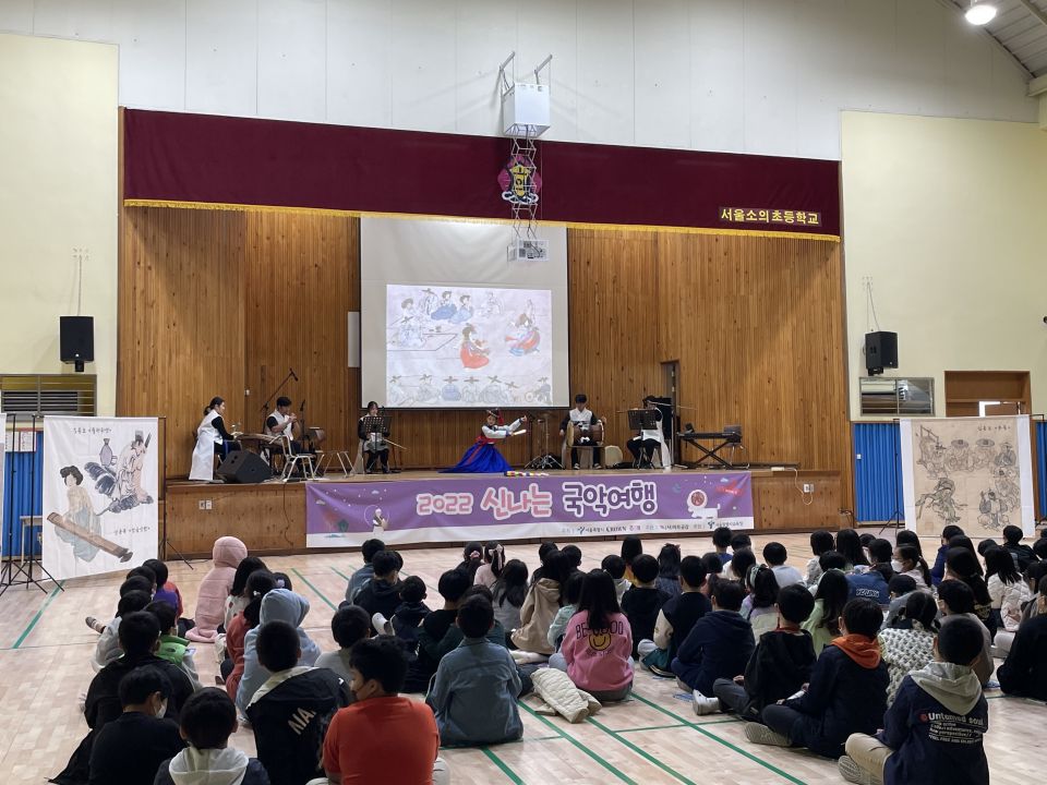 10.11(화) 소의초 공연사진_완전6도 (2).jpg