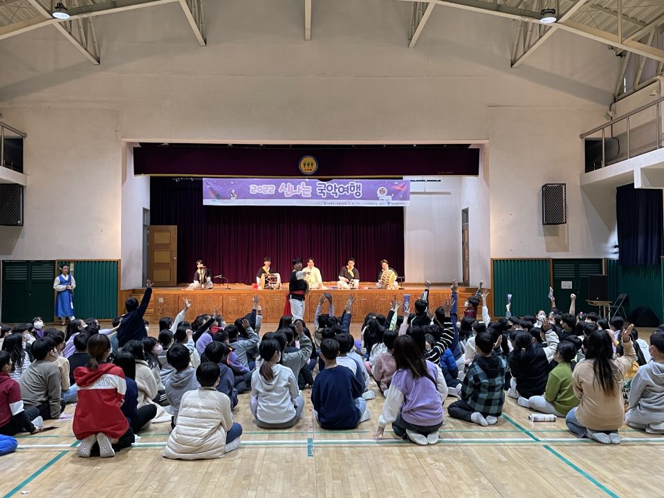 10.19(수) 신미림초 공연사진_전통연희단 진광 (1).jpg