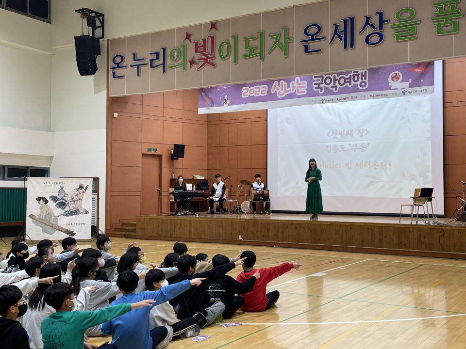 10.27(목) 장수초 공연사진_완전6도 (2).jpg