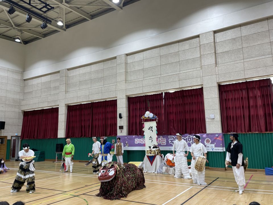 10.28(금) 백산초 공연사진_연희동추리 (2).jpg