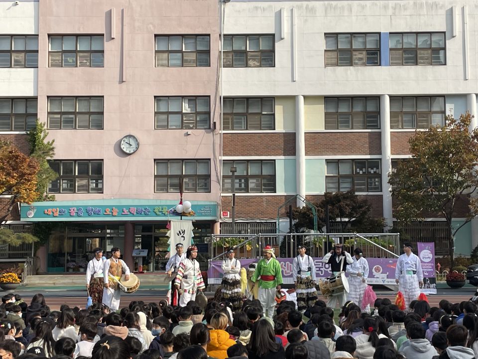 11.07(월) 원묵초 공연사진_연희동추리 (1).jpg