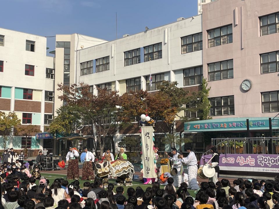 11.07(월) 원묵초 공연사진_연희동추리 (2).jpg