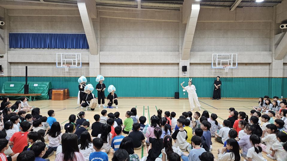 06.12 송원초 정면.jpg