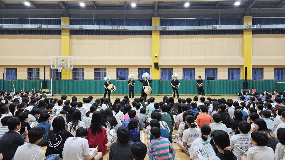 06.16 홍제초 정면.jpg