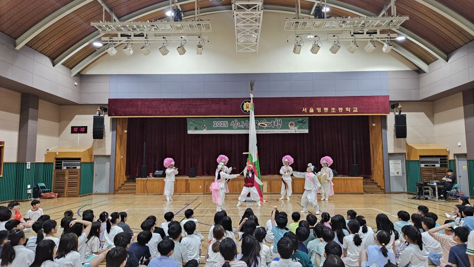 06.23 영동초 정면.jpg