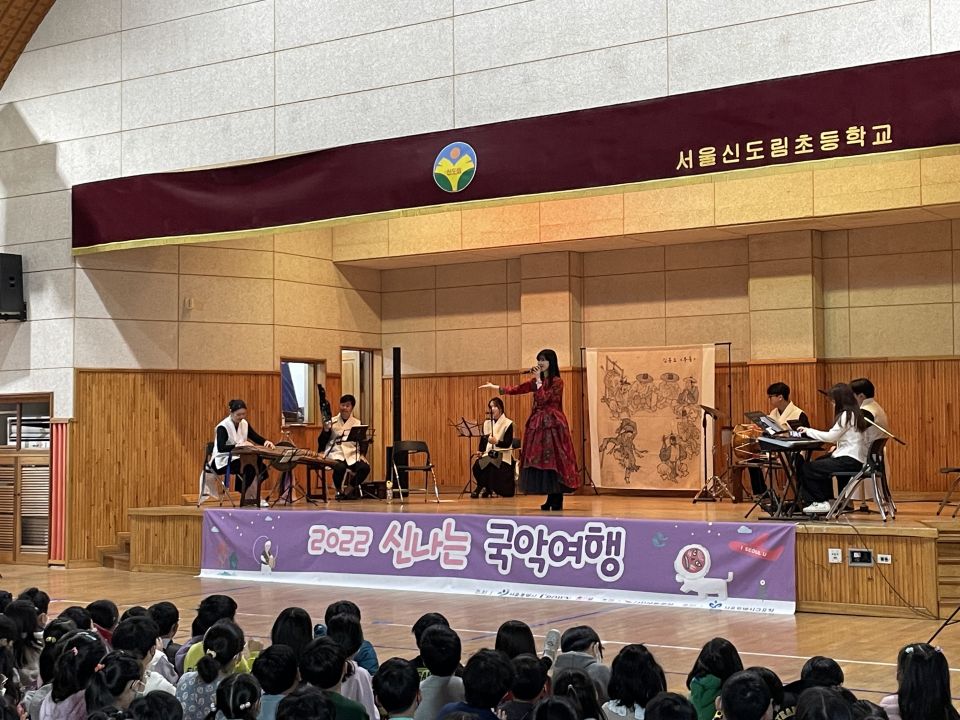 11.17(목) 신도림초 공연사진_완전6도 (2).jpg