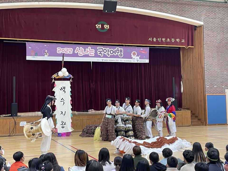 11.25(금) 인헌초 공연사진_연희동추리 (2).jpg