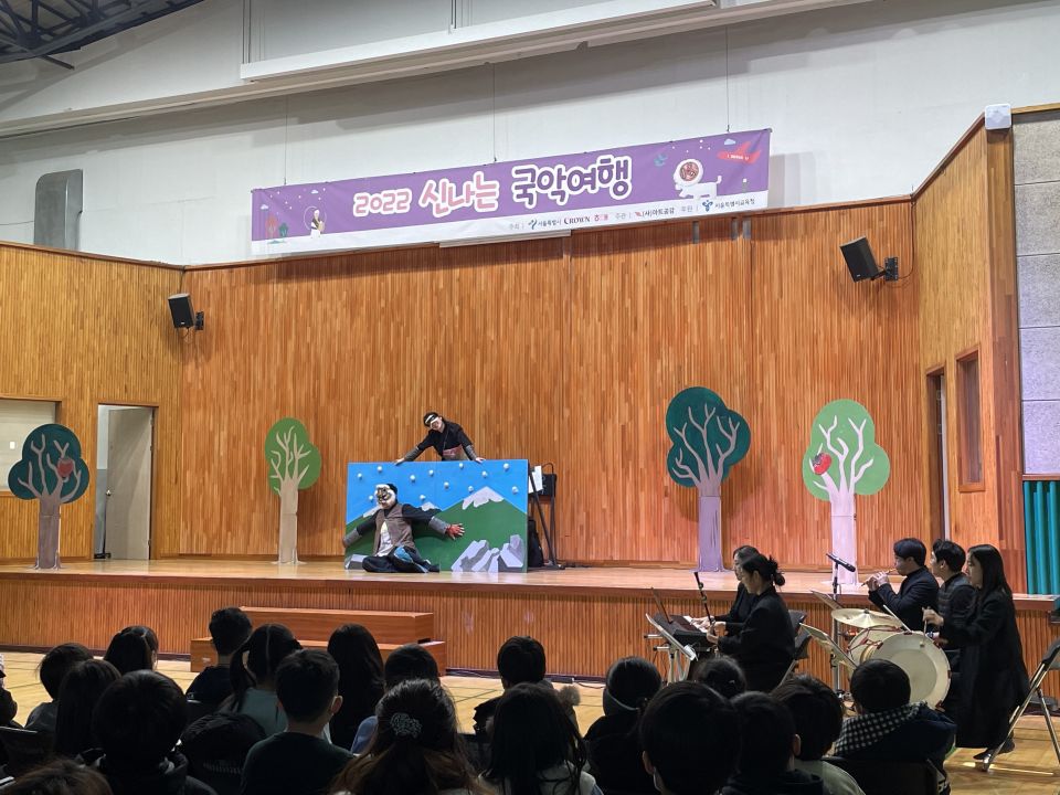 12.14(수) 영등포초 공연사진_창작집단 깍두기 (2).jpg