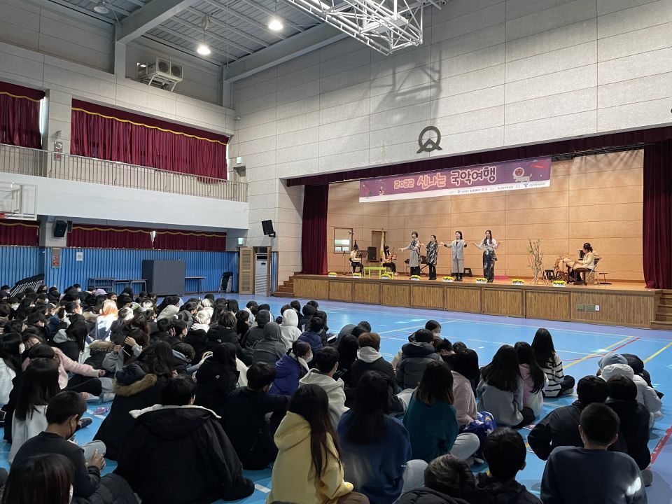 12.16(금) 인수초 공연사진_사부작당 (2).jpg