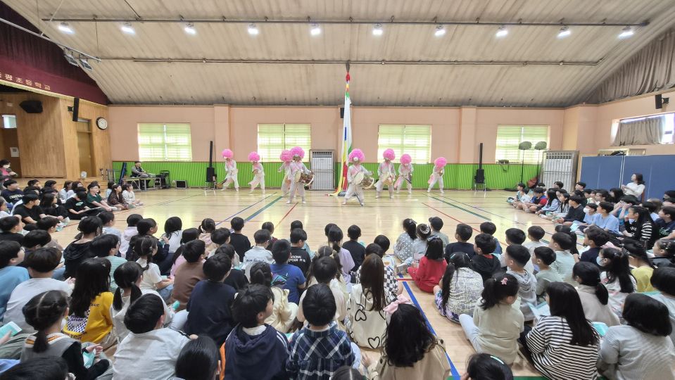 10.16 중광초 정면.jpg