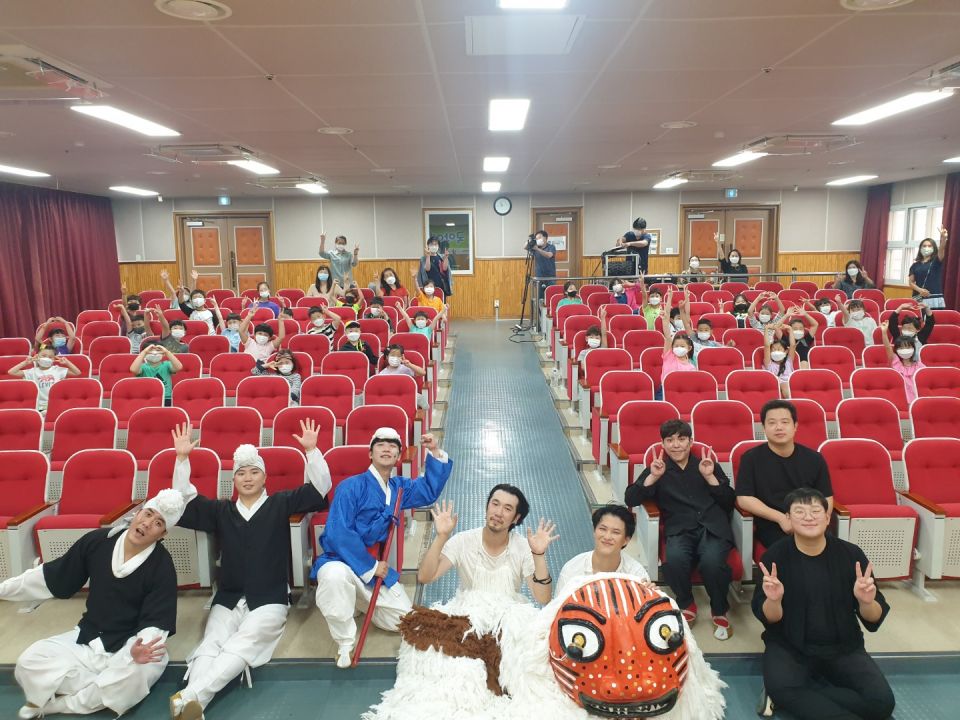 [2020신나는국악여행]놀이꾼들 도담도담 - 면일초등학교(0916)_1.jpg