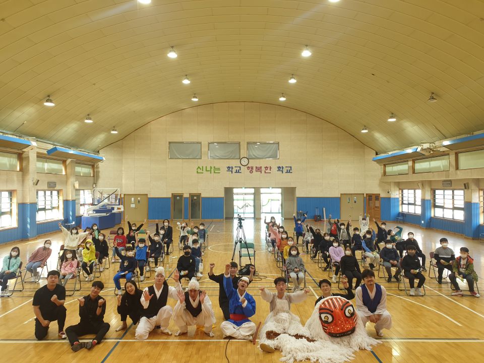 [2020신나는국악여행]놀이꾼들 도담도담 - 전동초등학교(1028)_2.jpg