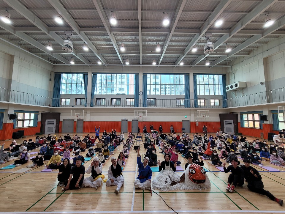 [2020신나는국악여행]놀이꾼들 도담도담 - 신구로초등학교(1116)_2.jpg