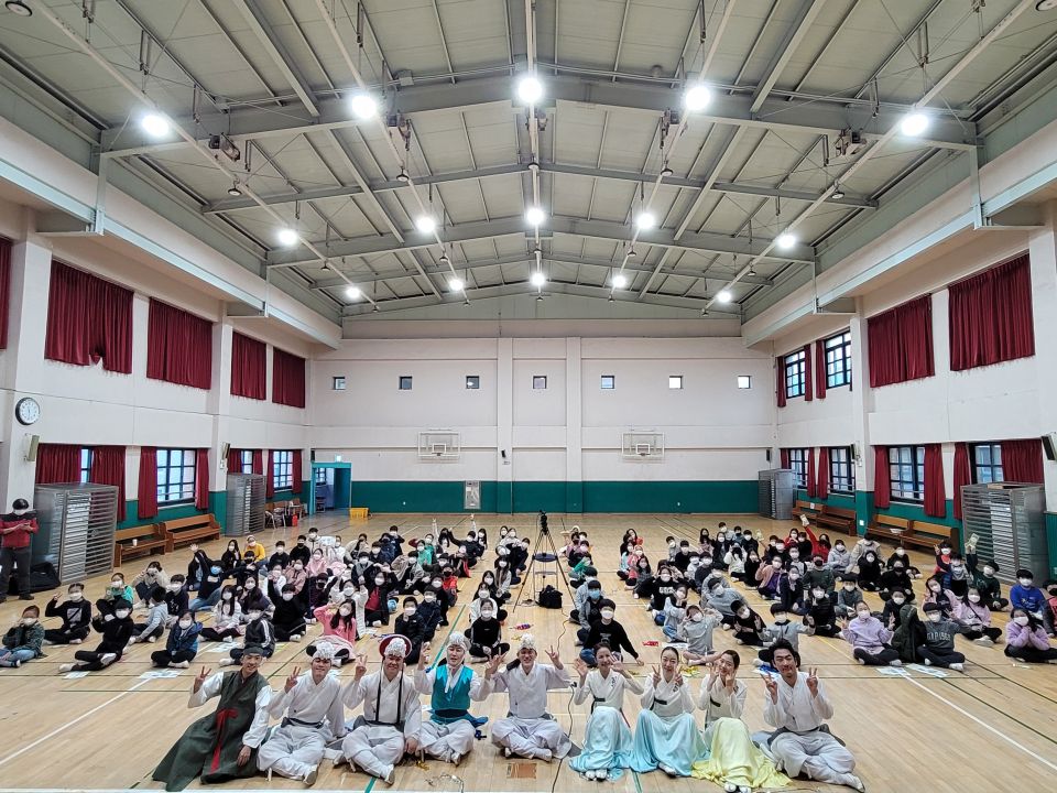 [2020신나는국악여행]느닷컴퍼니 - 선사초등학교(1119)_2.jpg