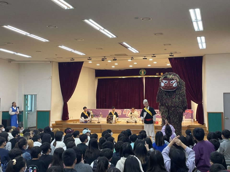 10.14(금) 구일초 공연사진_전통연희단 진광 (2).jpg