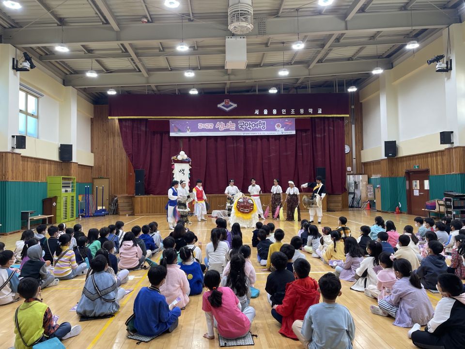 10.17(월) 흥인초 공연사진_연희동추리 (1).jpg