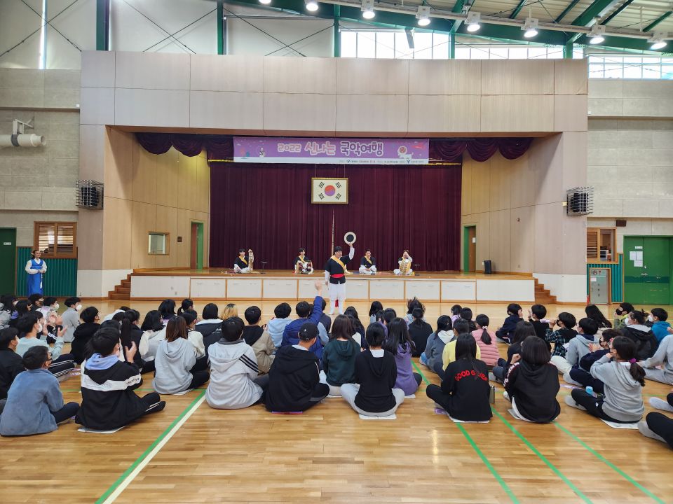 11.14(월) 원효초 공연사진_전통연희단 진광 (2).jpg