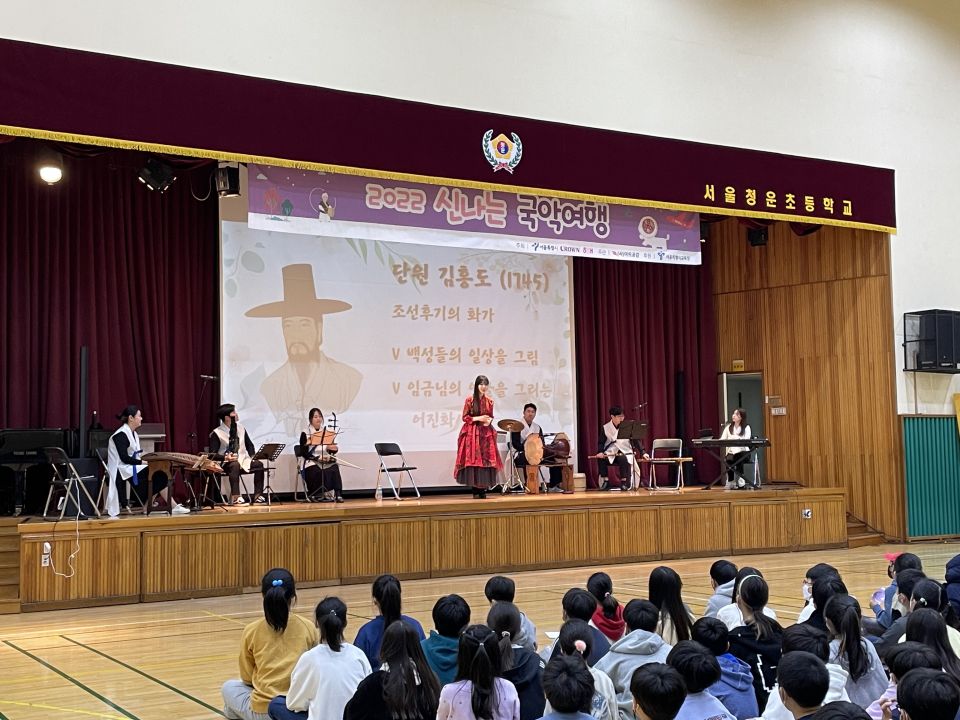 11.21(월) 청운초 공연사진_완전6도 (1).jpg