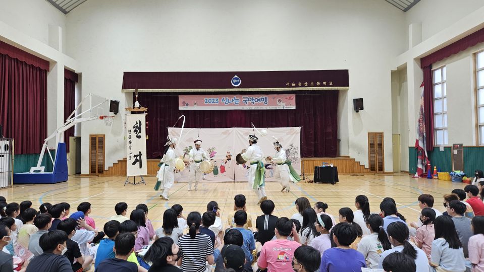 07.11 용산초 정면.jpg